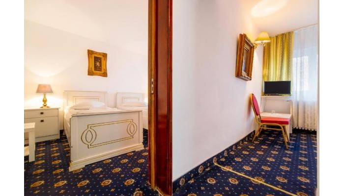 Hotel Cetate Imparatul Romanilor poza 2