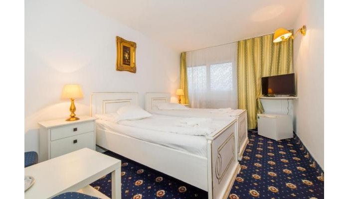 Hotel Cetate Imparatul Romanilor poza 1