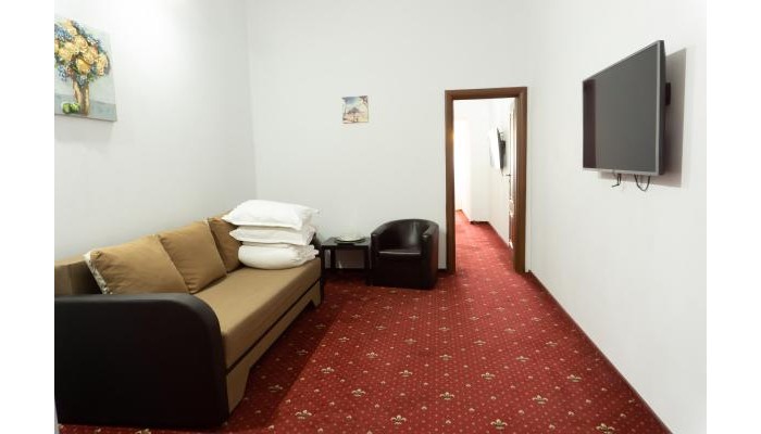 Hotel Ostrov poza 4