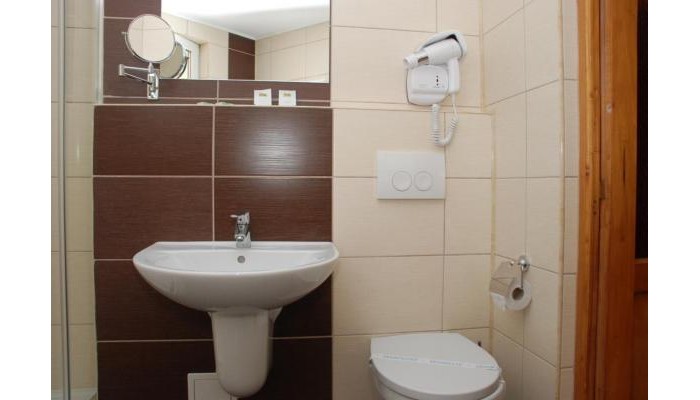 Hotel Liliacul poza 3