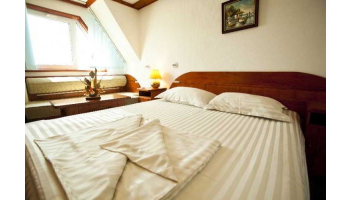 Gggociman Hotel Plutitor poza 7