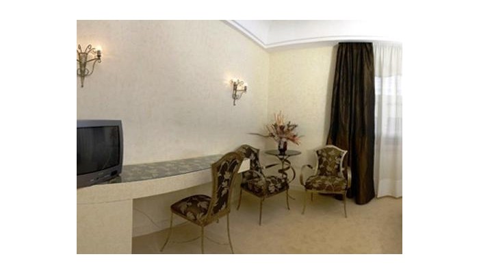 Hotel Vulturul Negru poza 4