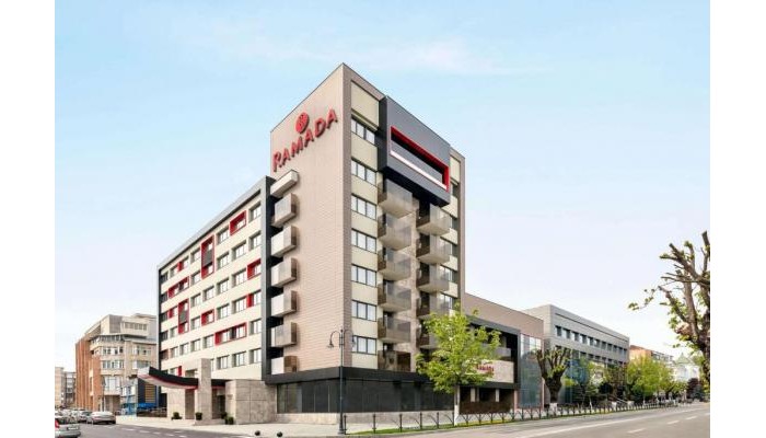 Hotel Ramada By Wyndham Ramnicu Valcea poza 3