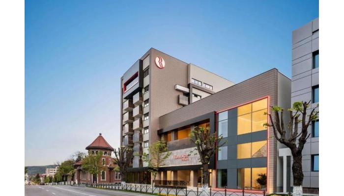 Hotel Ramada By Wyndham Ramnicu Valcea poza 2