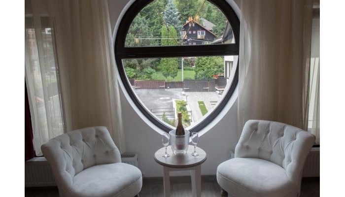 Pensiunea Carmen`s Mansion B poza 5